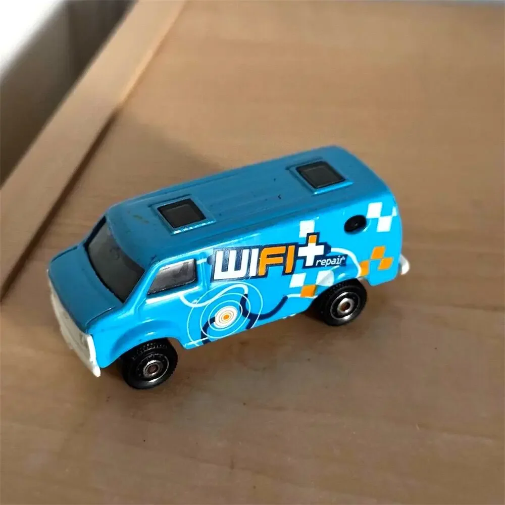 Matchbox Y2K 2006 Chevy Van WiFi Repair Diecast Model 1:74 Blue